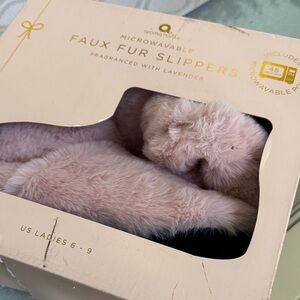 Aroma Home Lavender-Infused Faux Fur Slippers in Soft Pink